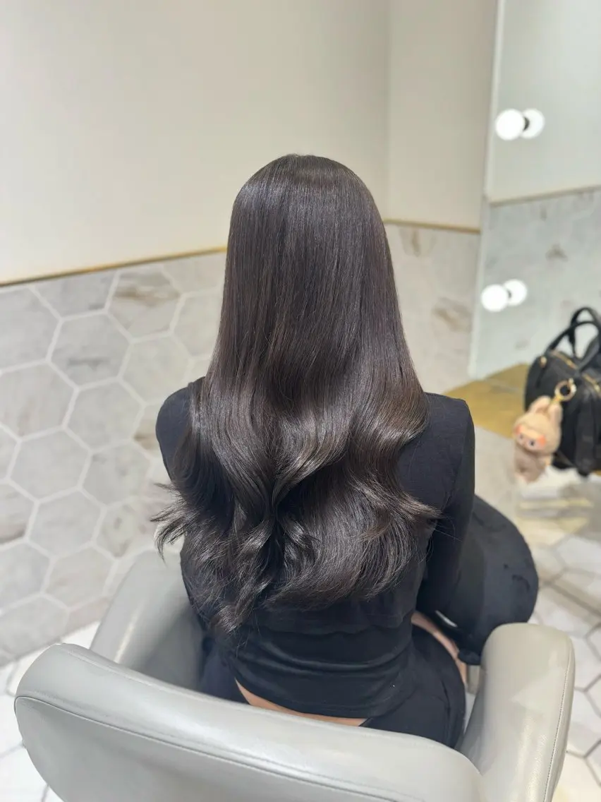ロング カラー ショコラグレージュ グレージュ costes 今井芽依のヘアスタイル