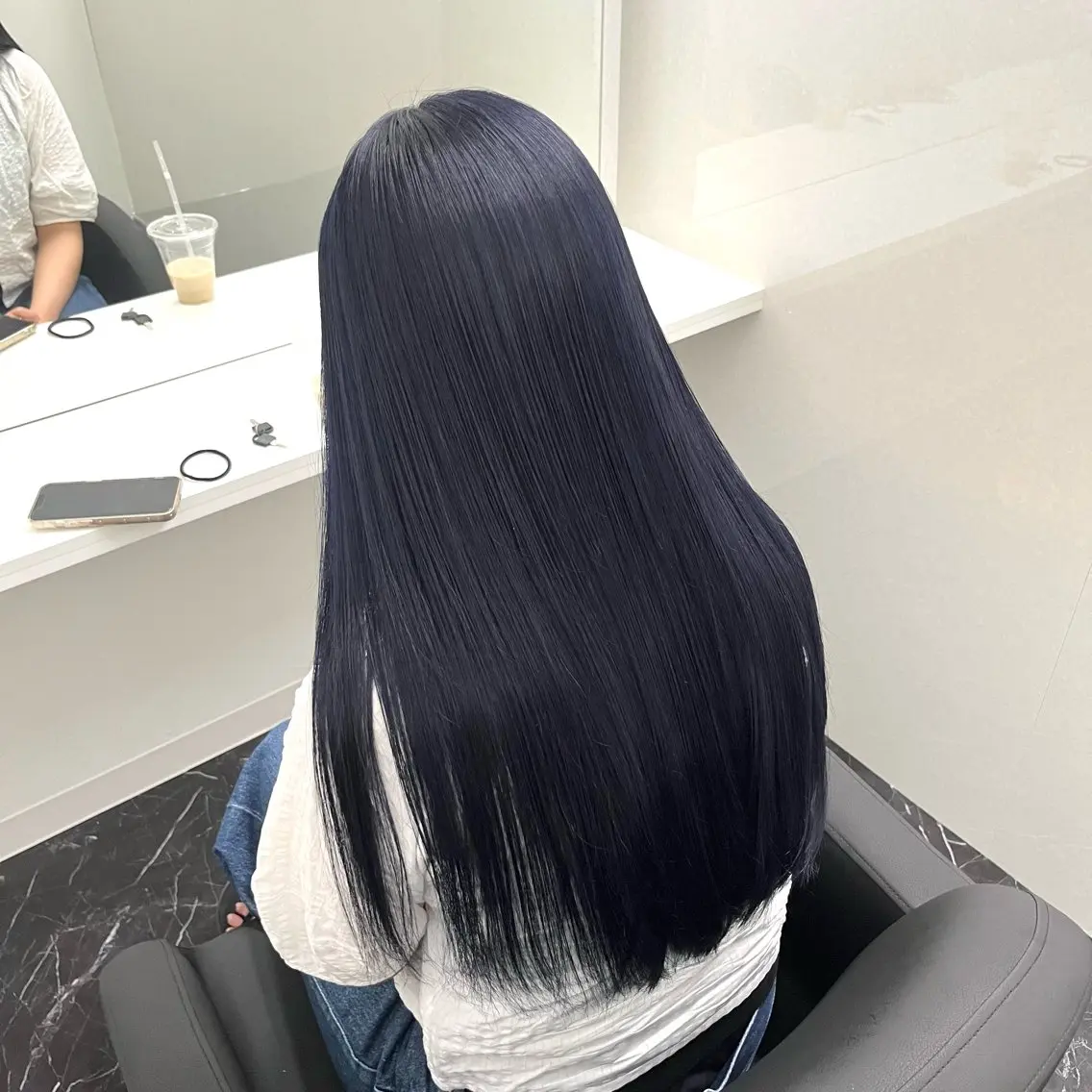セミロング カラー アッシュ ブリーチ ブルーカラー ブルーアッシュ ブルーラベンダー ヘアカラー トリートメント 天神/ケアブリーチ/ 髪質改善/上質艶髪のヘアスタイル