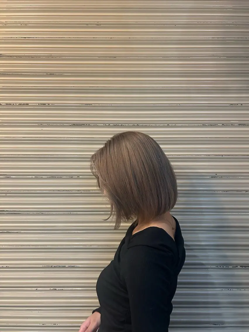 ショート カラー ベージュカラー ブリーチ ブロンド ブロンドベージュ ヘアカラー 植吉 琉月のヘアスタイル