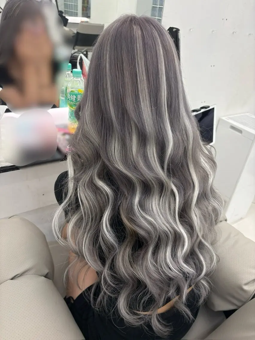 ロング ヘアカラー エクステ 吉田 彩乃のヘアスタイル