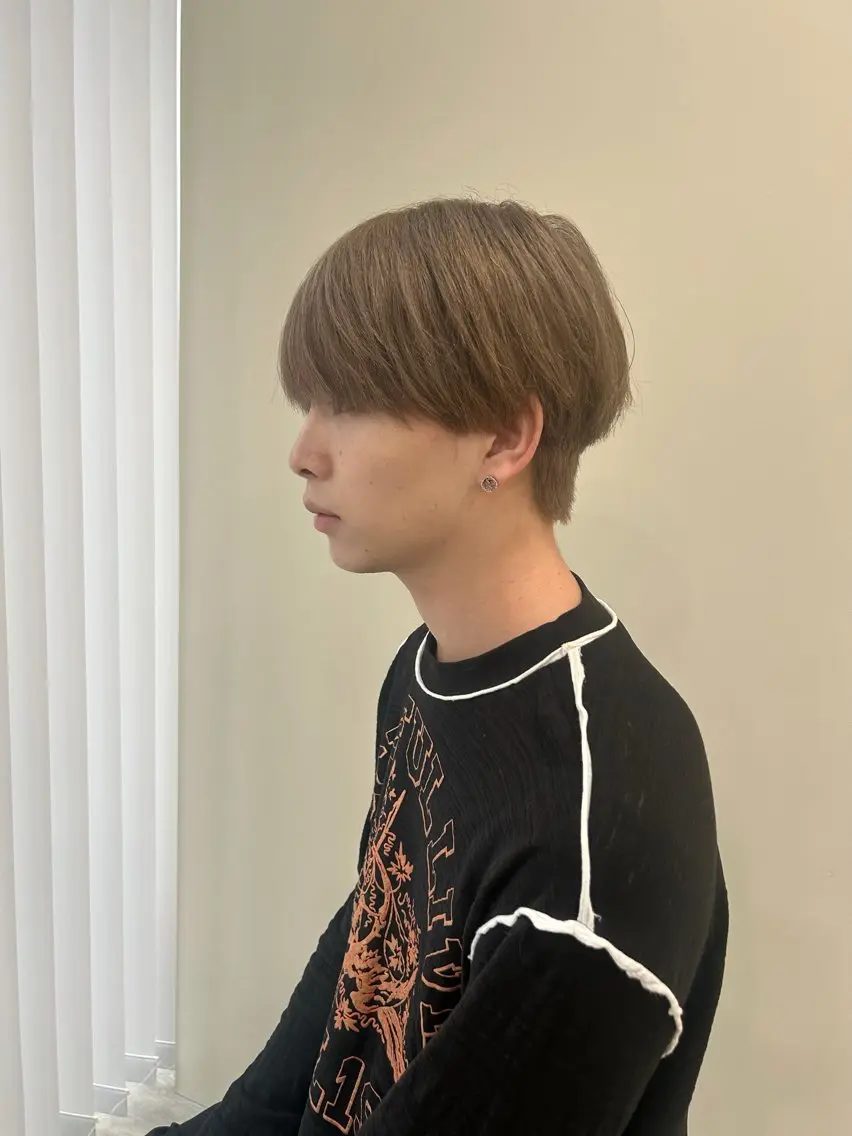 カラー メンズ メンズブリーチ ベージュカラー ブリーチ ミルクティーベージュ ヘアカラー 透明感カラー レイヤー/むつきのヘアスタイル