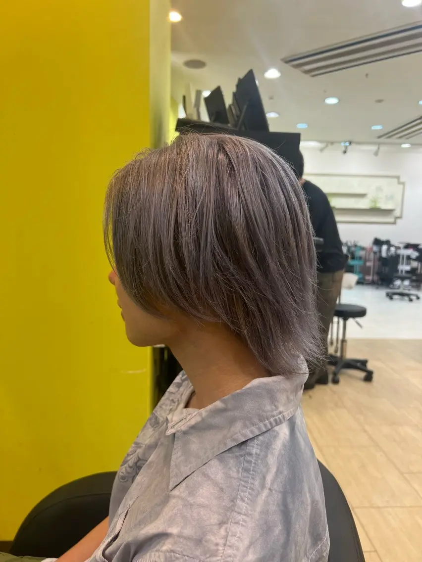 カラー シルバー ハイトーン/パーマ 特化平田のヘアスタイル