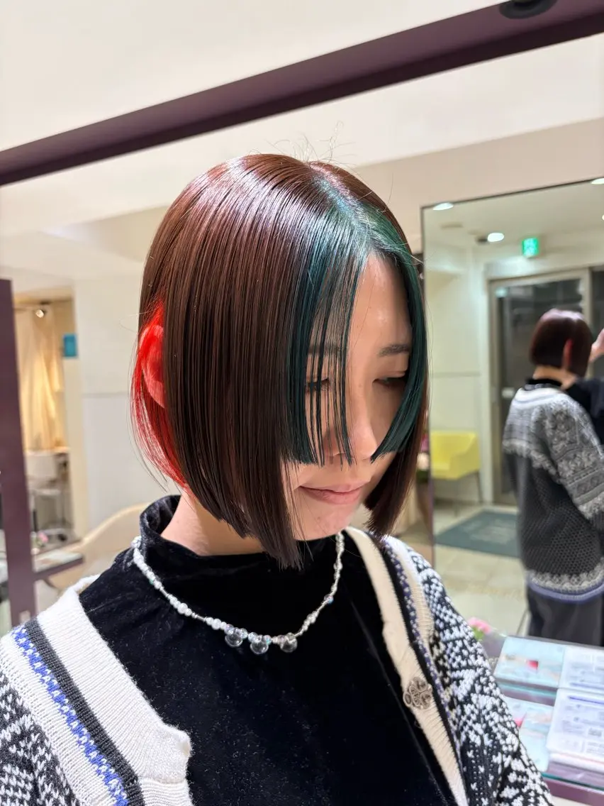 ショート カラー まるやま ひなこ/艶髪カラーのヘアスタイル