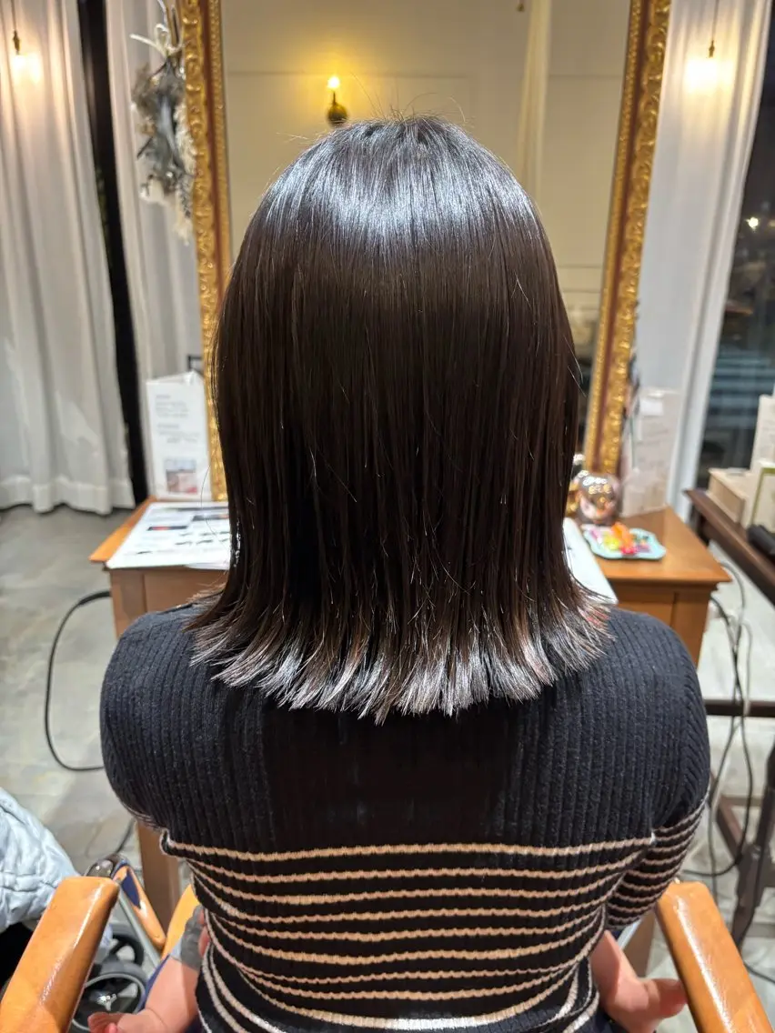 ミディアム カット ヘアカラー トリコヘアサロン 新井千智のヘアスタイル