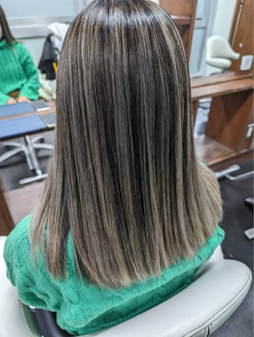 セミロング レイヤーカット ヘアカラー 桝田 友美のヘアスタイル
