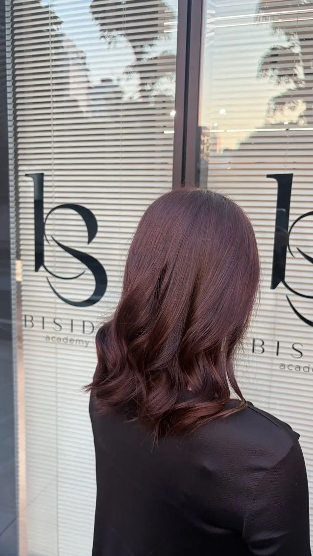 セミロング カラー 鶴川 萌菜のヘアスタイル