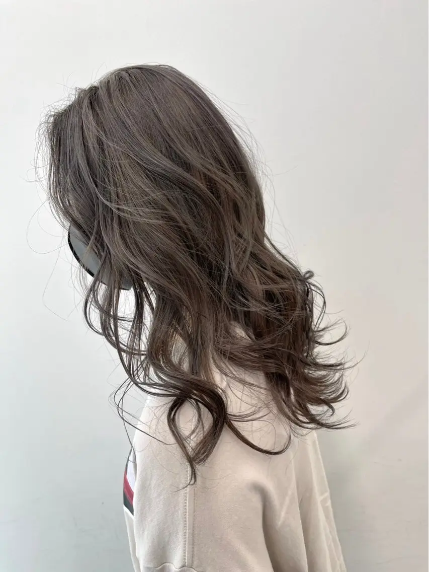 セミロング カラー グレージュ 艶カラー NATSUKIのヘアスタイル