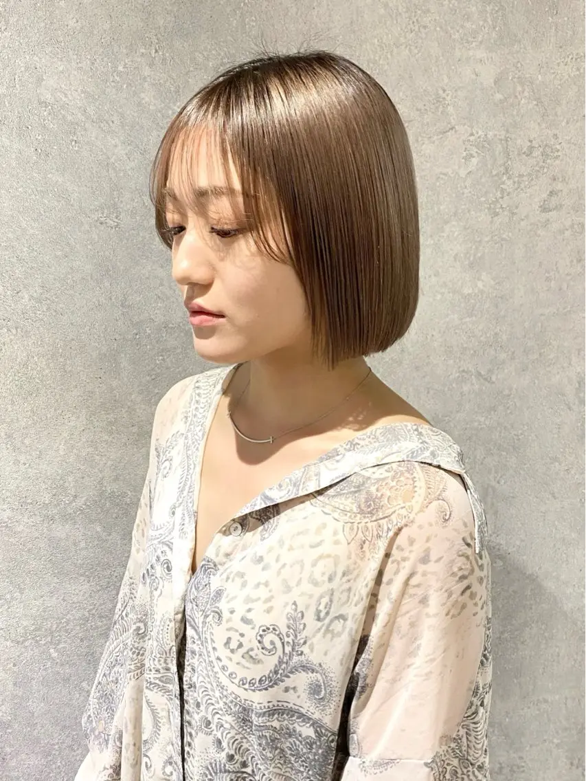 ミディアム カラー 切りっぱなしボブ ベージュカラー ブリーチ 透明感カラー グレージュ ヘアカラー トリートメント saki🌼ボブ× 透明感カラー🌼のヘアスタイル