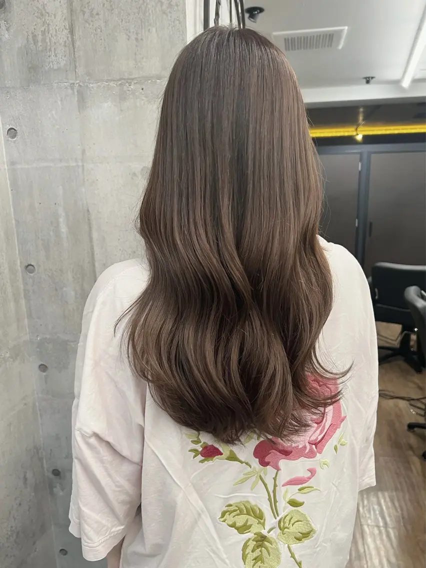 ロング カラー ベージュカラー オリーブベージュ エクステ⭐️艶カラー koukiのヘアスタイル