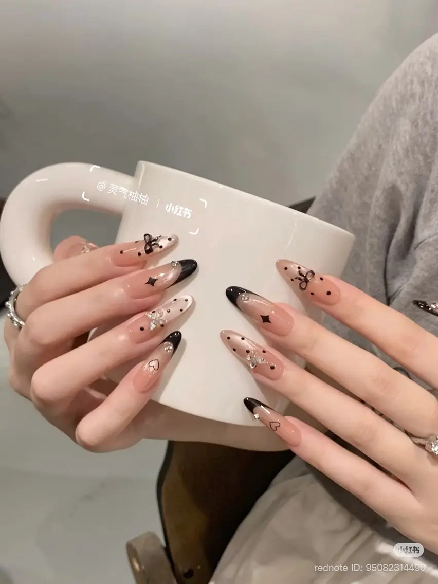 ネイル フレンチネイル キラキラネイル 韓国ネイル シンプルネイル ワンホンネイル ハンドネイル MEI Nailのネイルデザイン