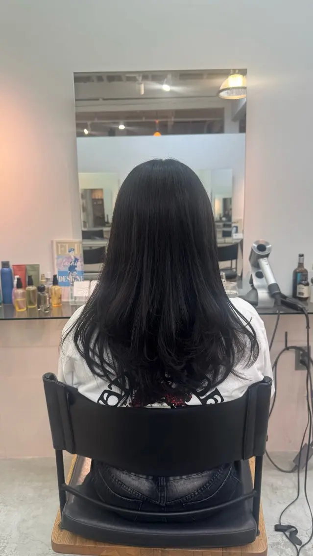 セミロング カラー 黒髪 ブルーカラー ブルーブラック ヘアカラー トリートメント Tsukasa/ ハイトーン/寒色のヘアスタイル