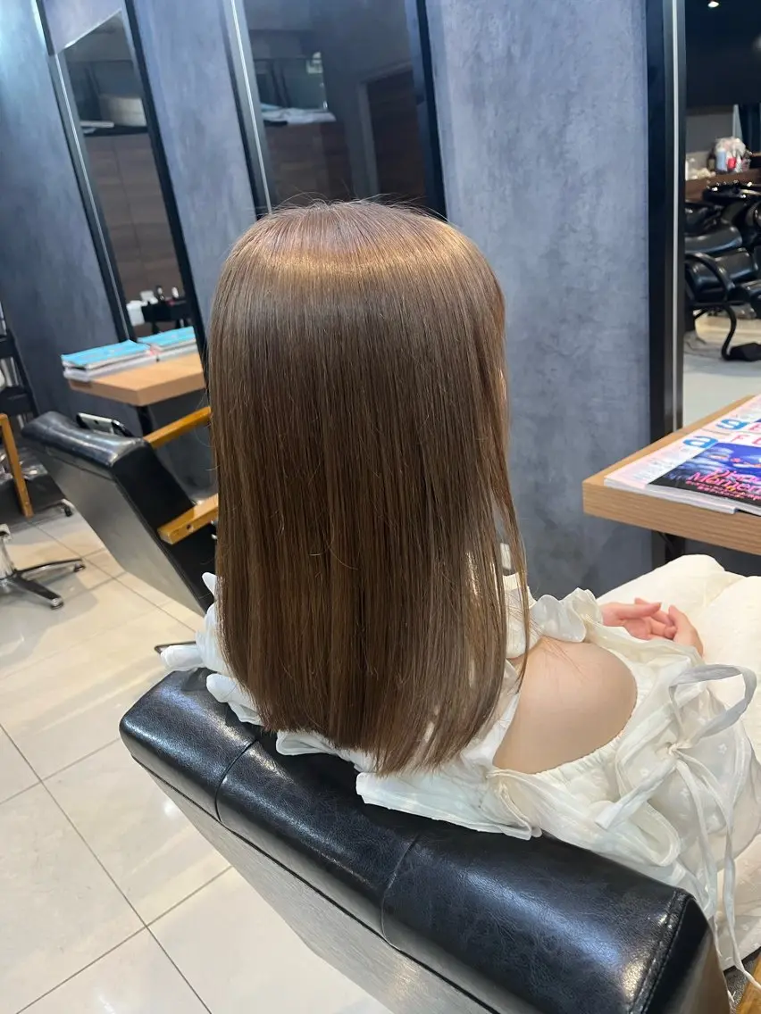 セミロング カラー ヘアアレンジ キッズ ベージュカラー ブリーチ ミルクティーベージュ ヘアカラー トリートメント 透明感カラー🤎 ゆりのヘアスタイル