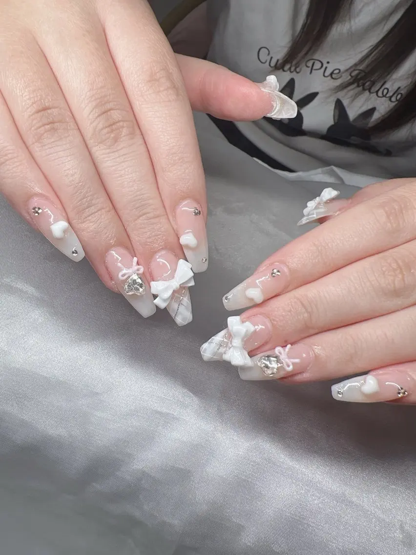 ネイル 長さ出し グラデーション 卒業式 キラキラネイル マグネットネイル ハンドネイル Lee Nailsのネイルデザイン