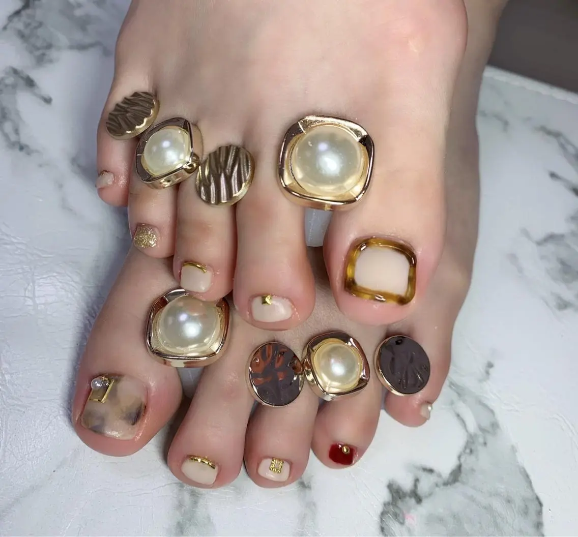 ネイル アニマル柄 アートネイル べっ甲ネイル フットネイル 持ち込み フットネイル x.1.0.nail ♡Cのネイルデザイン
