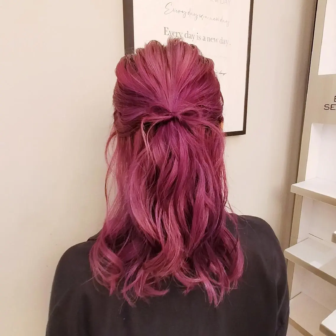 セミロング ヘアアレンジ 🌺夏の褒められヘア 🌺 NAO のヘアスタイル