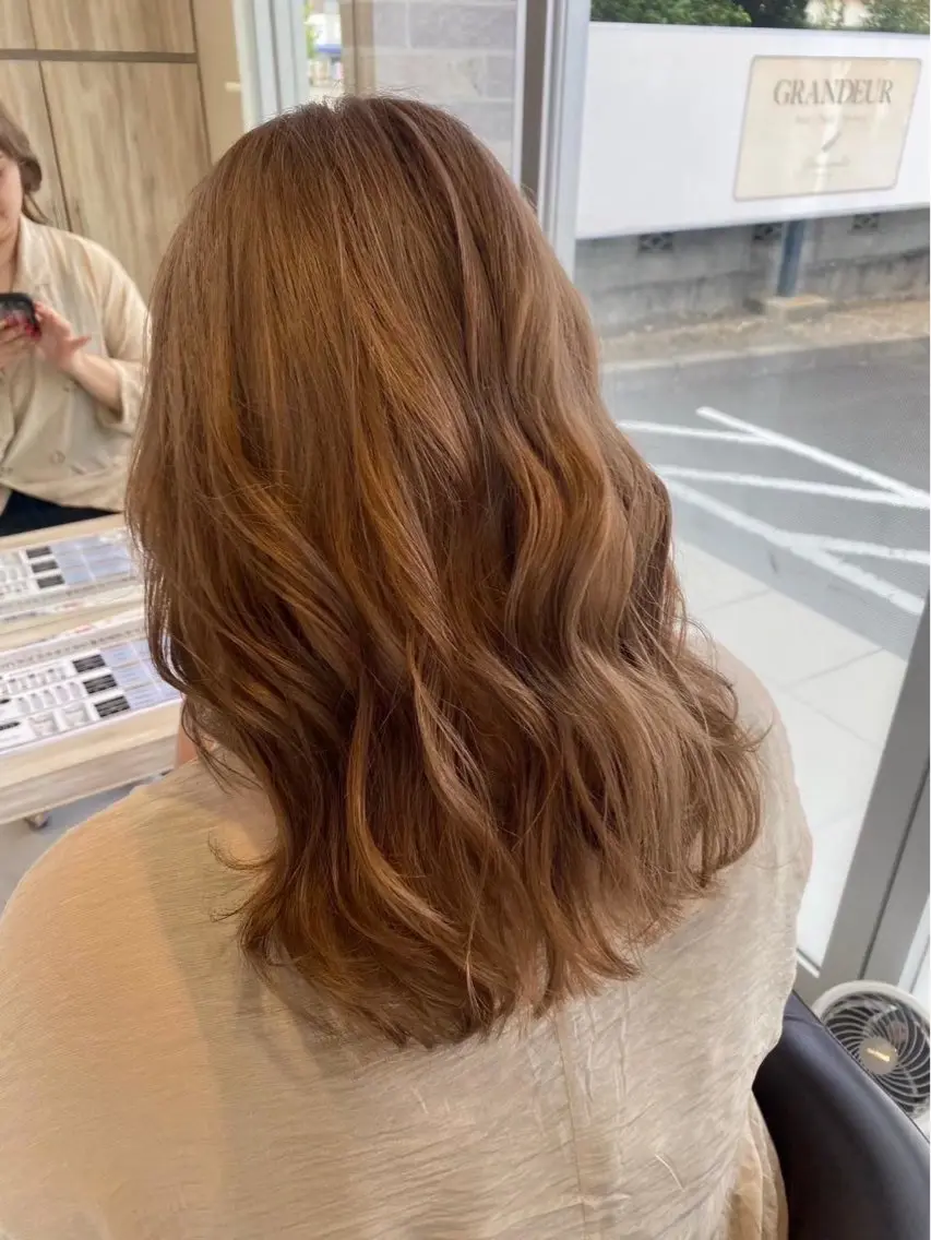 カラー グランデュール 西沢のヘアスタイル