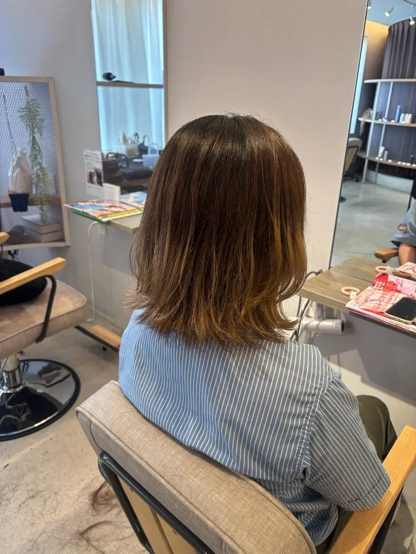 ミディアム 真鍋 月音のヘアスタイル
