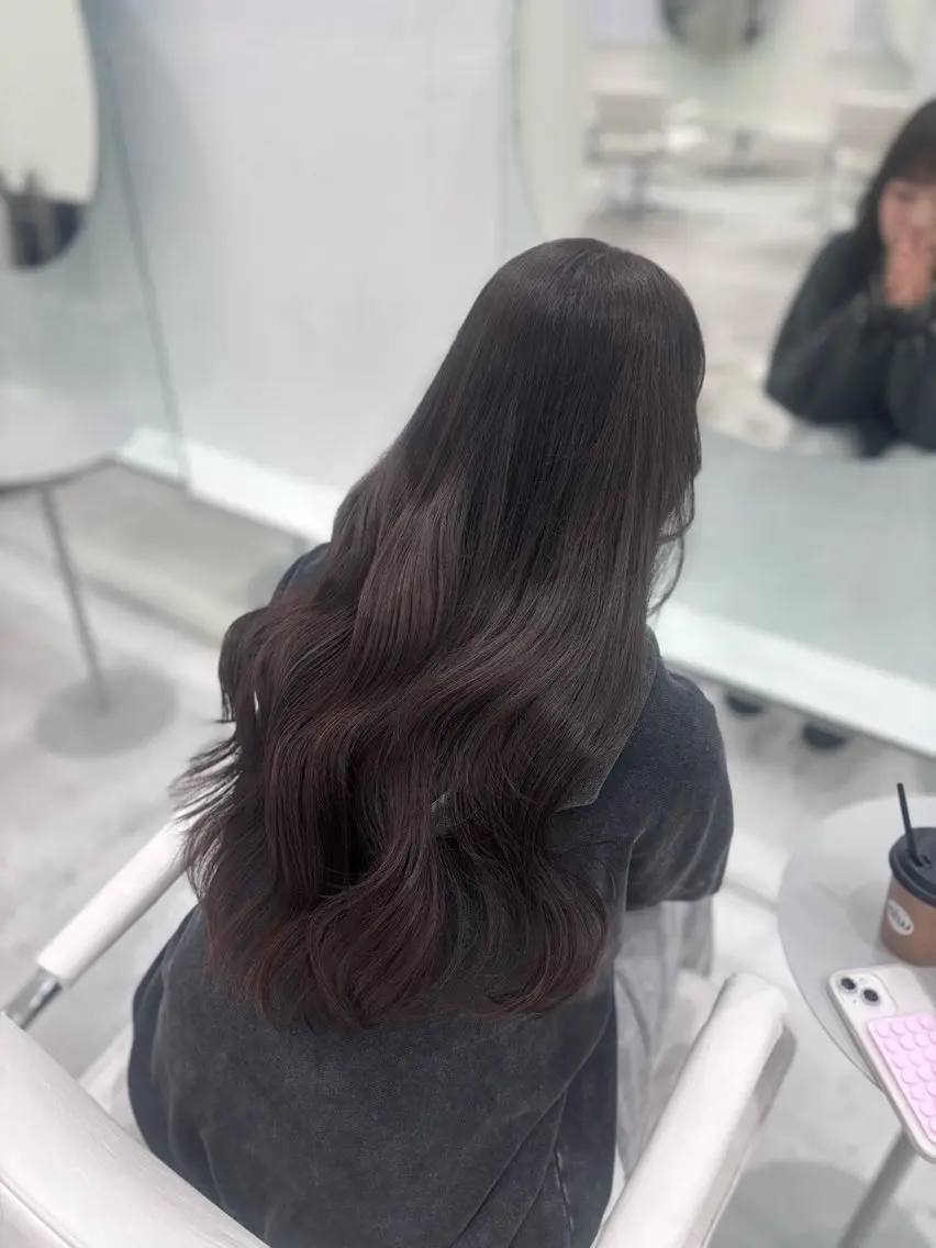 ロング カット ヘアカラー 🎀ツヤ髪／韓国風／ niwミレ🪽のヘアスタイル