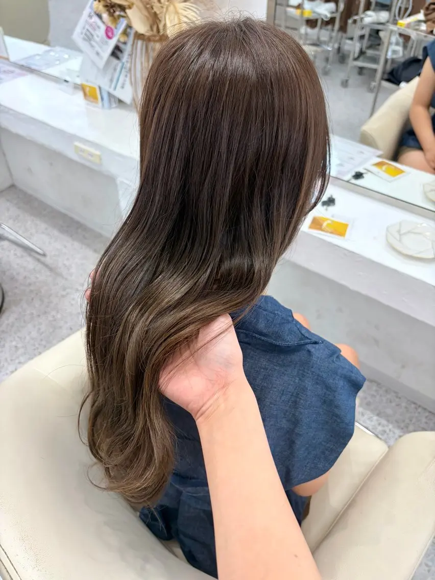 ロング ヘアカラー トリートメント LOMARLIE / yunaのヘアスタイル