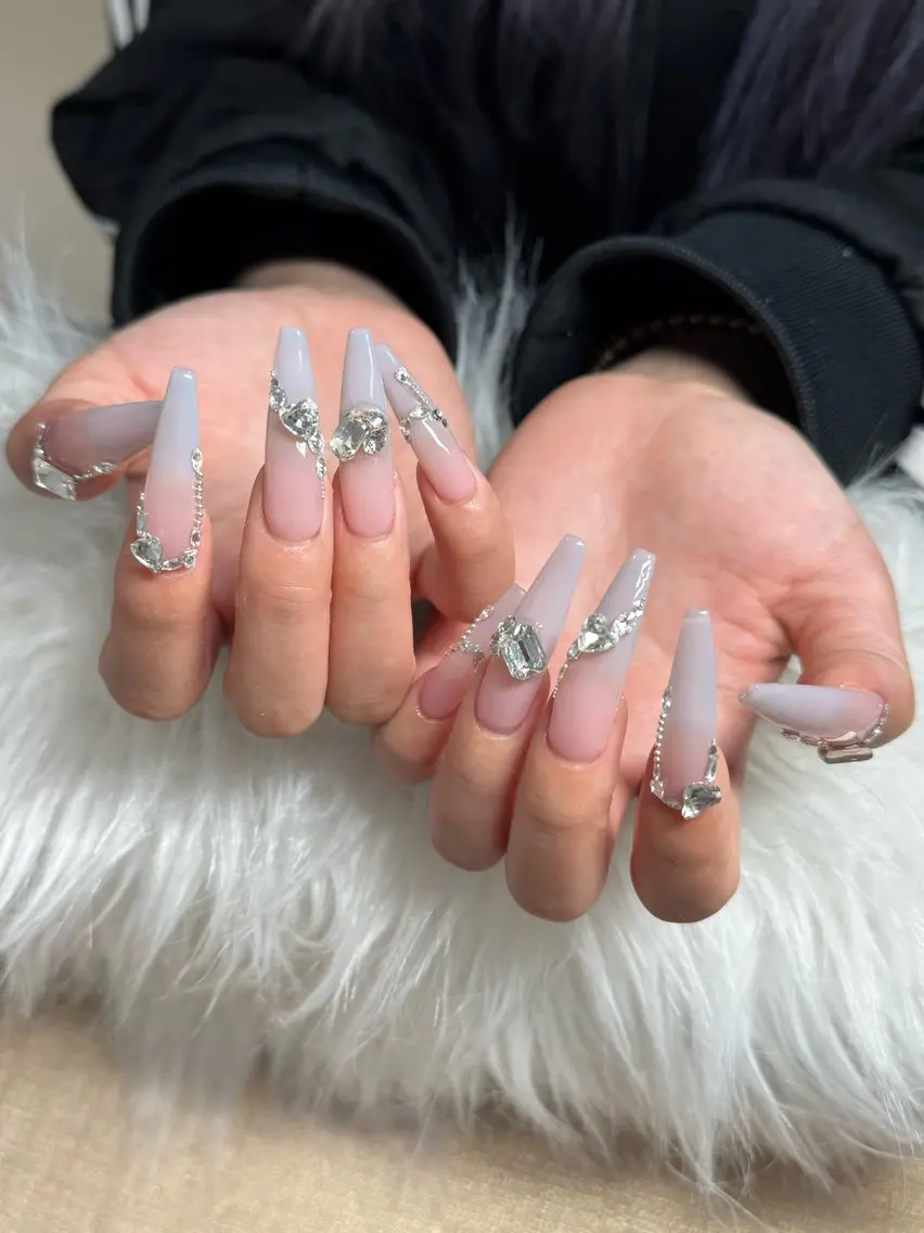 ネイル オーロラネイル フレンチネイル ジェルネイル ハロウィン キラキラネイル H.baby Nail Salonのネイルデザイン