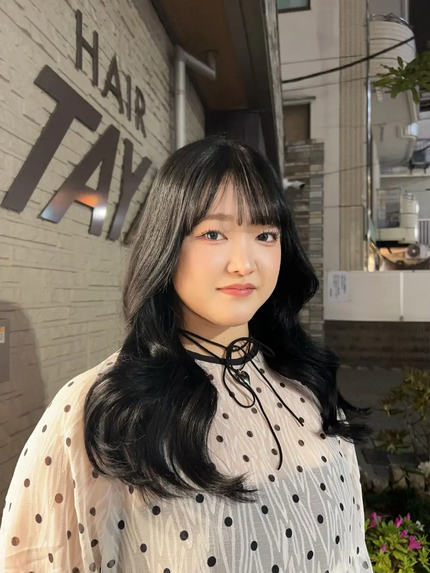 カラー 黒髪 透明感カラー グレーブラック 三富 陽菜のヘアスタイル