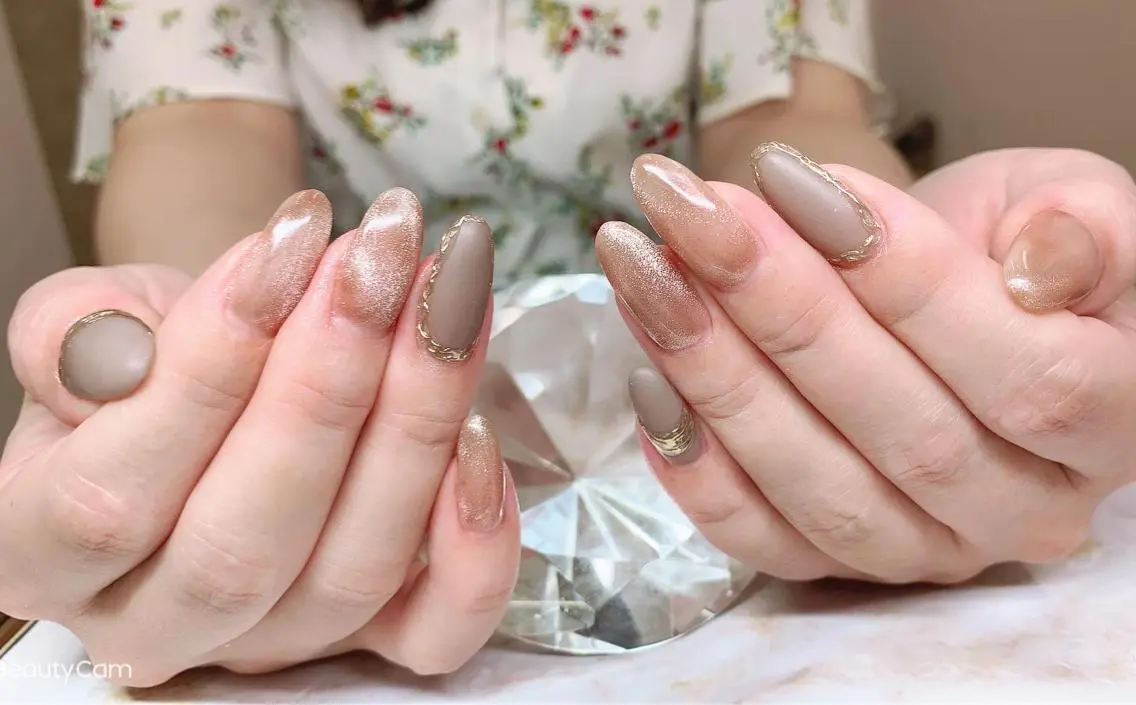 ネイル ジェルネイル ハードジェル キラキラネイル ロングネイル マグネットネイル Lilas Nailのネイルデザイン