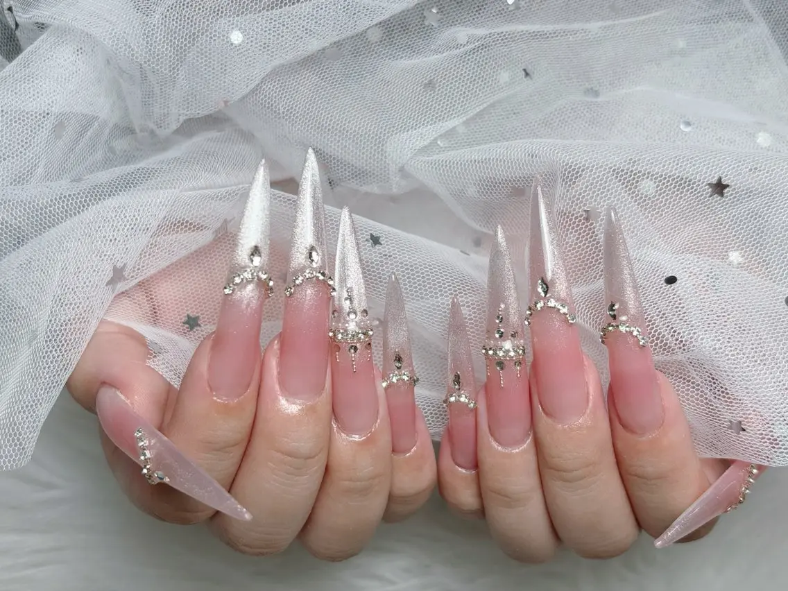 ネイル アートネイル 長さ出し ジェルネイル 韓国ネイル マグネットネイル ハンドネイル Cloudy Chan Nailのネイルデザイン