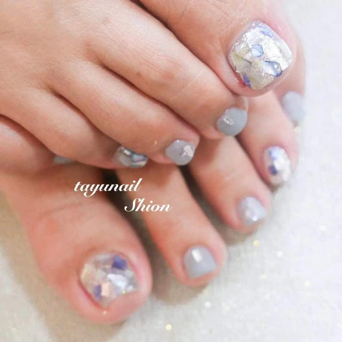 ネイル ブルー フットネイル ジェルネイル キラキラネイル ラメ(グリッター) ネイルサロン 【たゆnail】のネイルデザイン