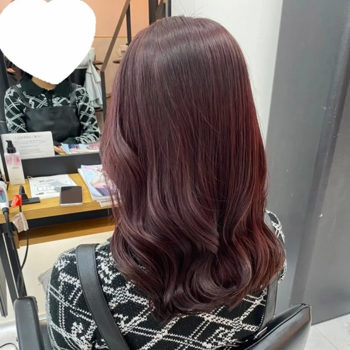 セミロング カラー ボルドーカラー カシス ピンクカラー レッドカラー ヘアカラー トリートメント 韓国風レイヤーカット 🍒サンジキ アカリのヘアスタイル