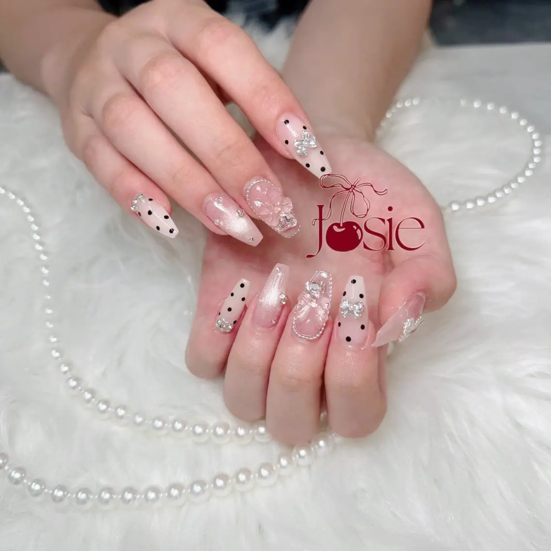 ネイル 長さ出し キラキラネイル 韓国ネイル ロングネイル ワンホンネイル ハンドネイル Josie nail salonのネイルデザイン
