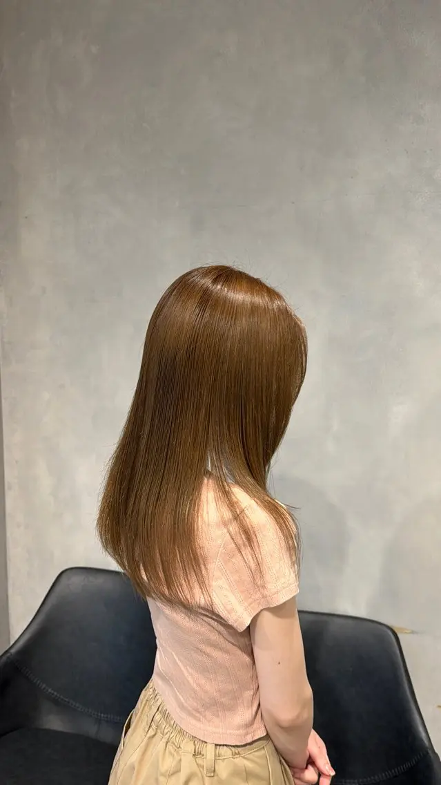 カラー ベージュカラー 透明感カラー ミルクティーベージュ ヘアカラー トリートメント 井野 彩加のヘアスタイル