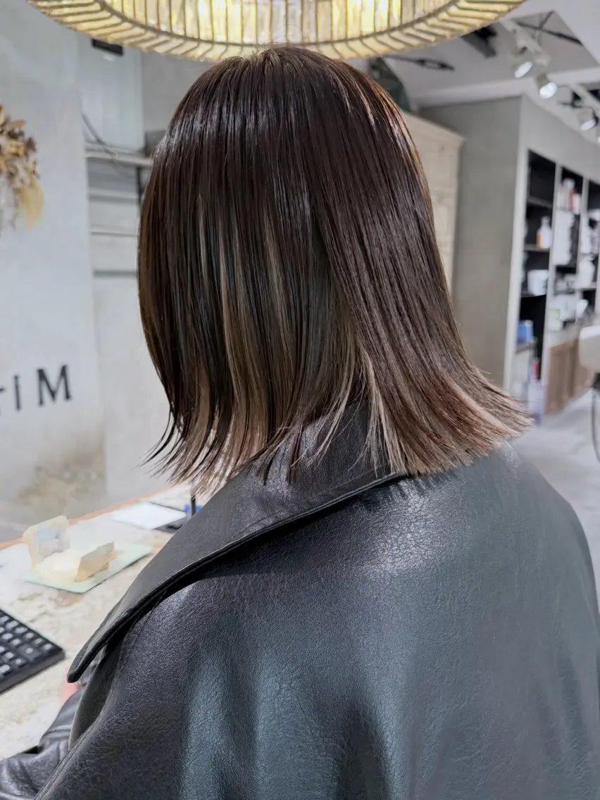 ミディアム カラー アッシュ ベージュカラー ブリーチ ケアブリーチ ダブルカラー カット ヘアカラー RorriM natsuのヘアスタイル