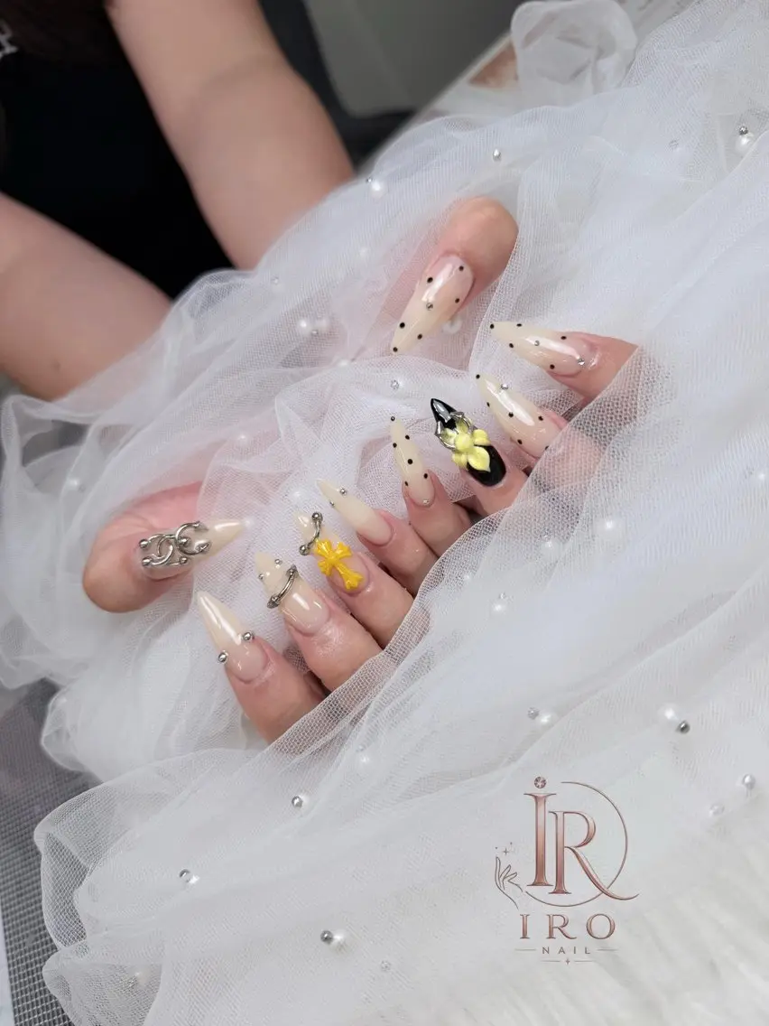 ネイル ハンドネイル IRO Nail Studioのネイルデザイン