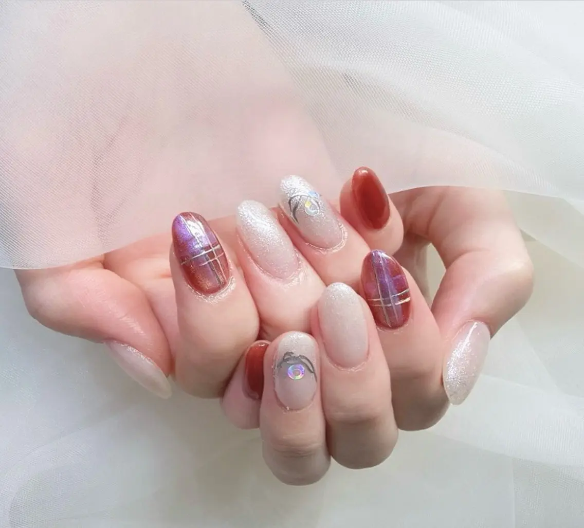ネイル アートネイル ボルドー ブラウン 韓国ネイル ラメ(グリッター) NailSalon✨ Écrinエクランのネイルデザイン