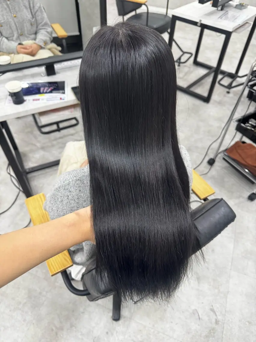 ロング カラー アッシュ アッシュブラウン ベージュカラー 黒髪 ブリーチ ヘアカラー トリートメント 赤み無し柔らかカラー 【梅田】madokaのヘアスタイル