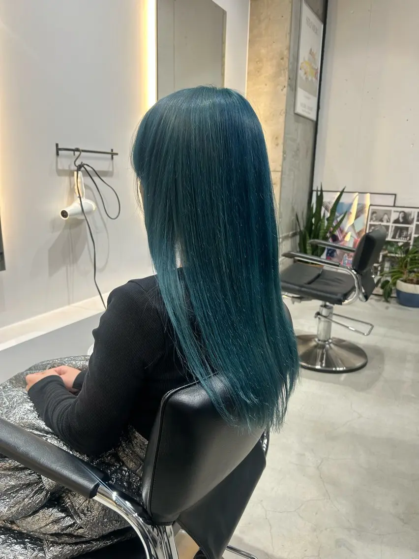 ロング カラー ブルーカラー 鈴木 よつはのヘアスタイル