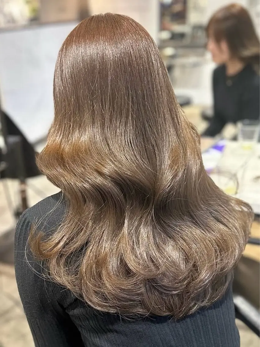 ロング カラー ベージュカラー ブリーチ 透明感カラー ダブルカラー ヘーゼル 新宿⌇韓国風ヘア ⌇透明感カラーのヘアスタイル