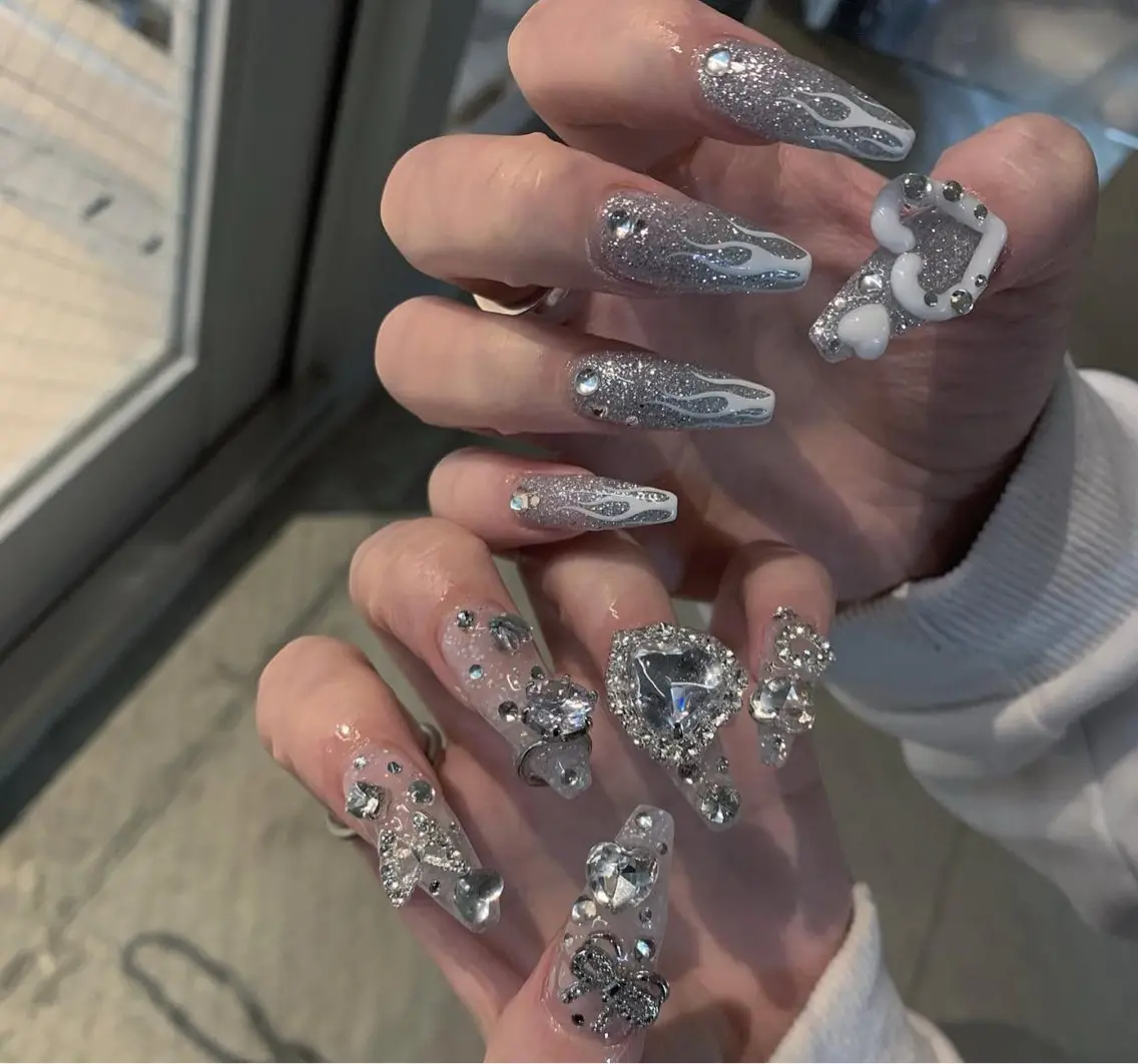 ネイル フレンチネイル ジェルネイル ガラスフレンチ ハロウィン ハート H.baby Nail Salonのネイルデザイン