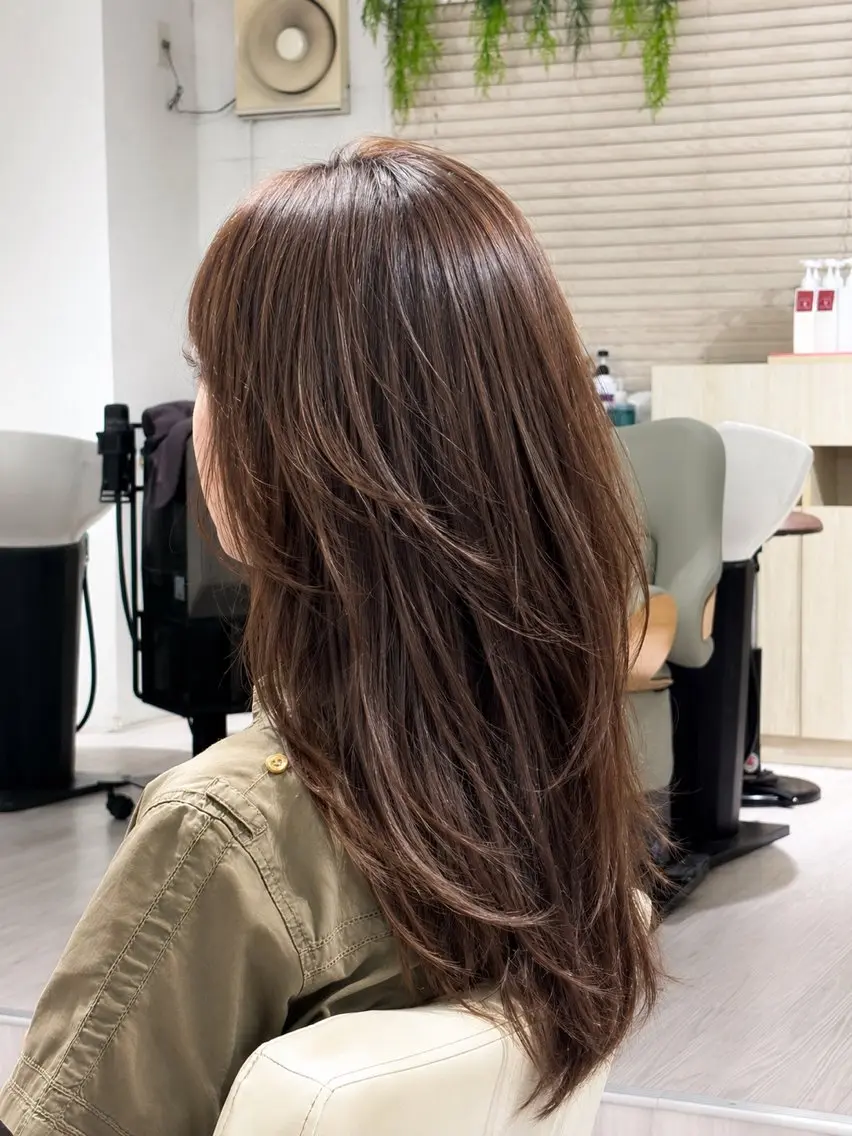 ロング ロングレイヤー くびれヘア レイヤーカット ロング 小顔カット カット SHOEI／艶カラー /レイヤーカットのヘアスタイル