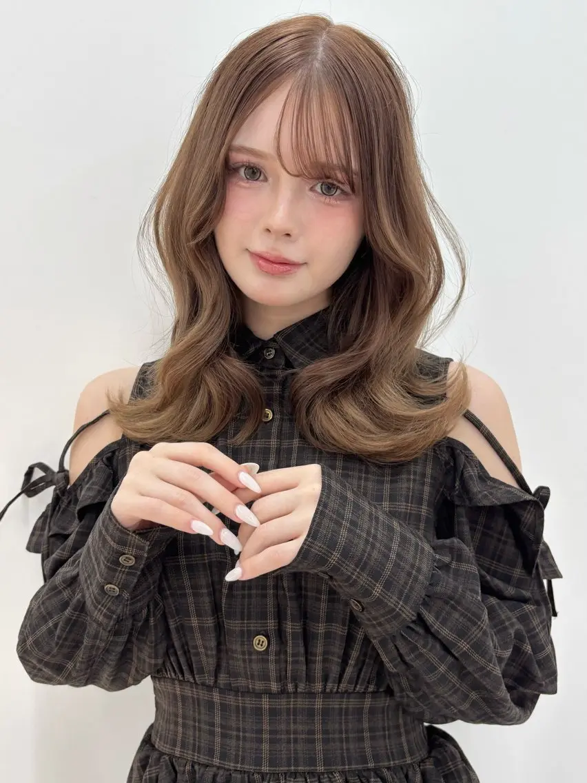 ミディアム カラー ブリーチ ブラウンカラー ミルクティーブラウン ブリーチなしカラー くびれヘア 盛れる顔周り🤍渋谷 Risa🎀のヘアスタイル