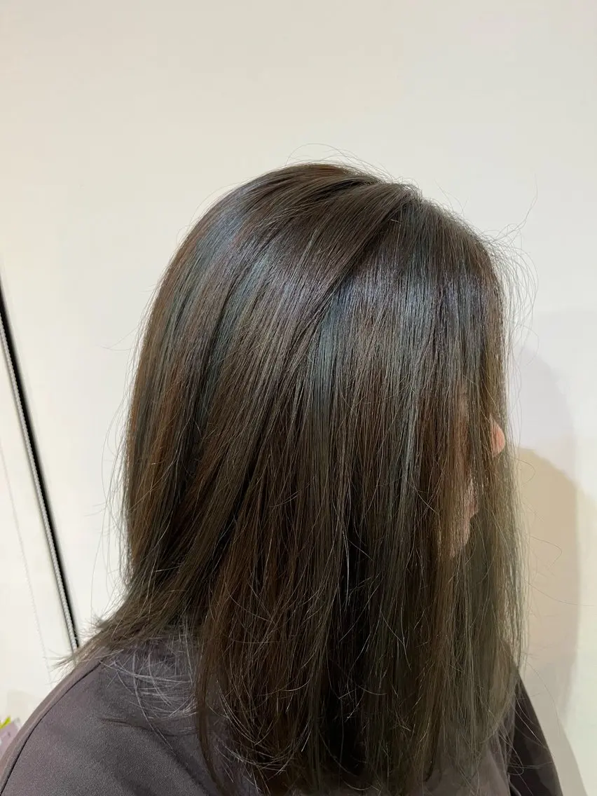 カラー 泰中 玲音のヘアスタイル