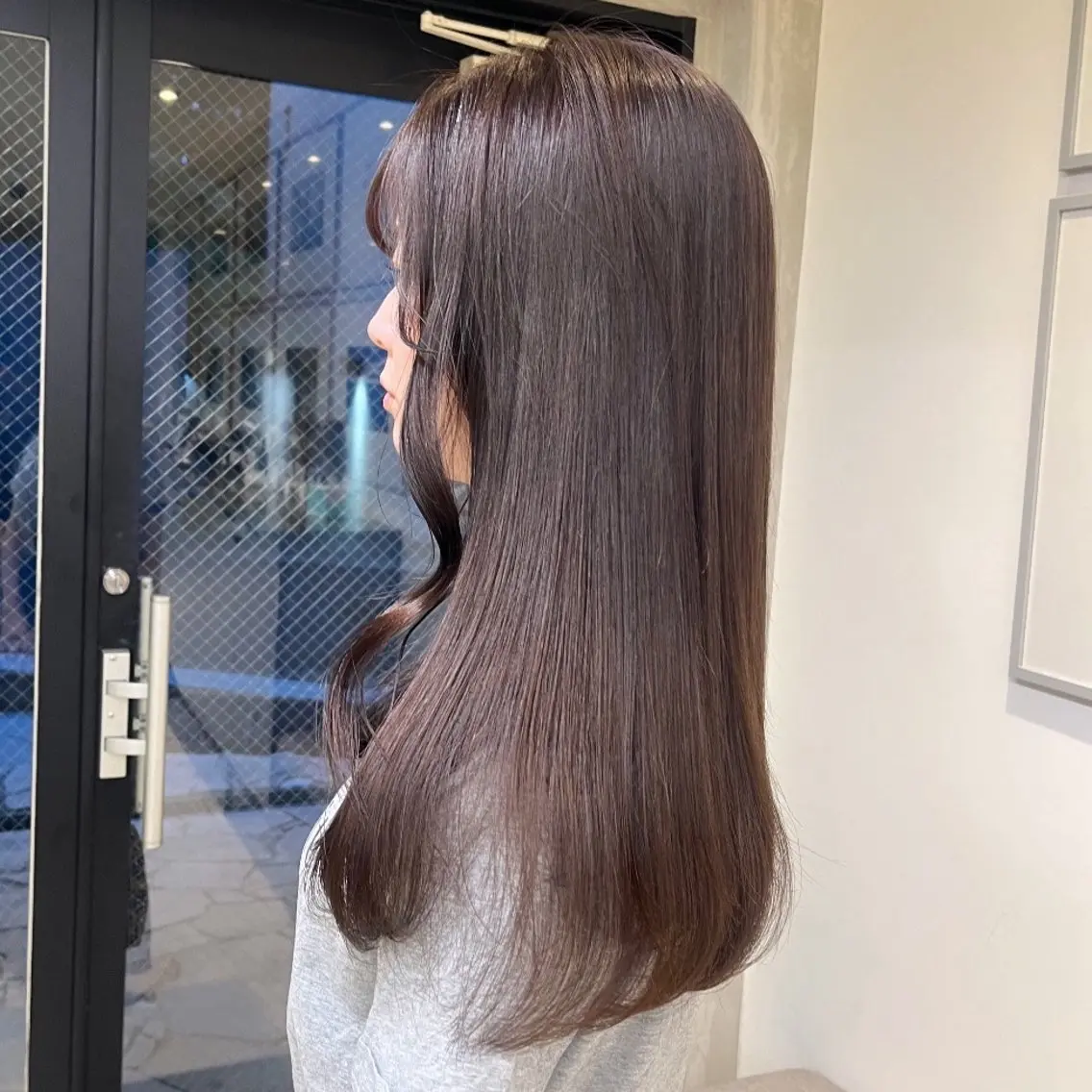 セミロング カラー アッシュ ブラウンカラー 透明感カラー グレージュ マロンブラウン カット ヘアカラー トリートメント ヘッドスパ ヘアセット カジュアルを女っぽく 𝗮𝘆𝗮𝗰𝗼のヘアスタイル