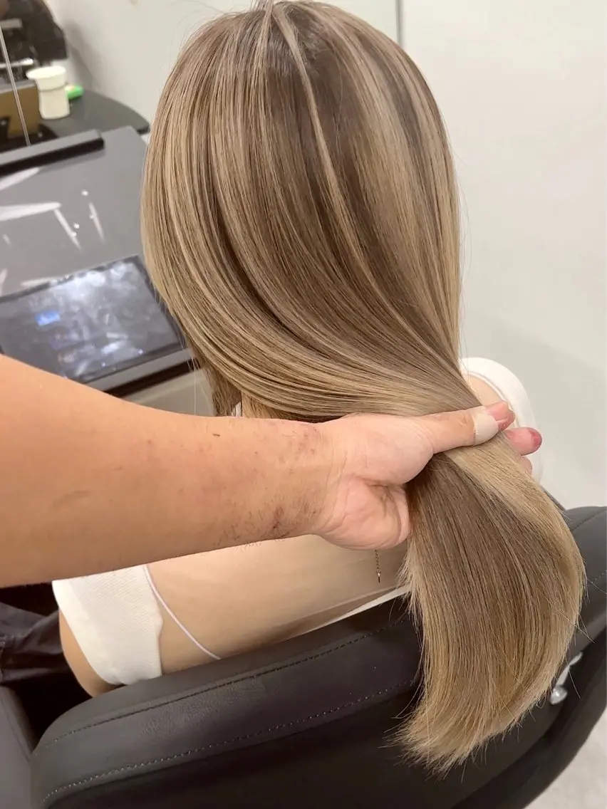 ロング カラー バレイヤージュ ブリーチ ケアブリーチ ダブルカラー ハイトーンカラー welring hair salonのヘアスタイル