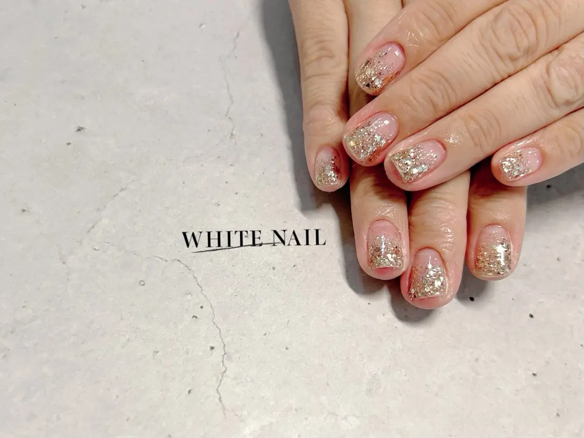 ネイル グラデーション ラメ(グリッター) ラメグラデーション ハンドネイル WHITE NAIL ホワイトネイルのネイルデザイン