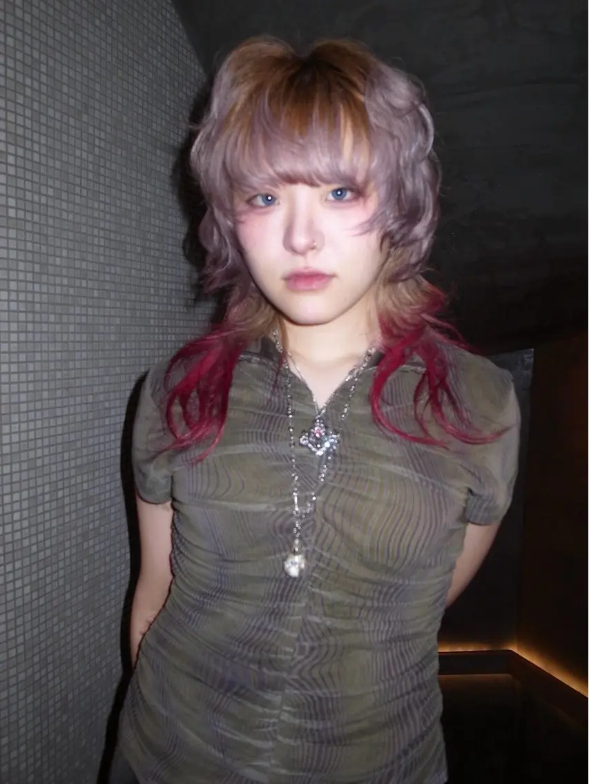 セミロング カラー 湯浅 美玖のヘアスタイル