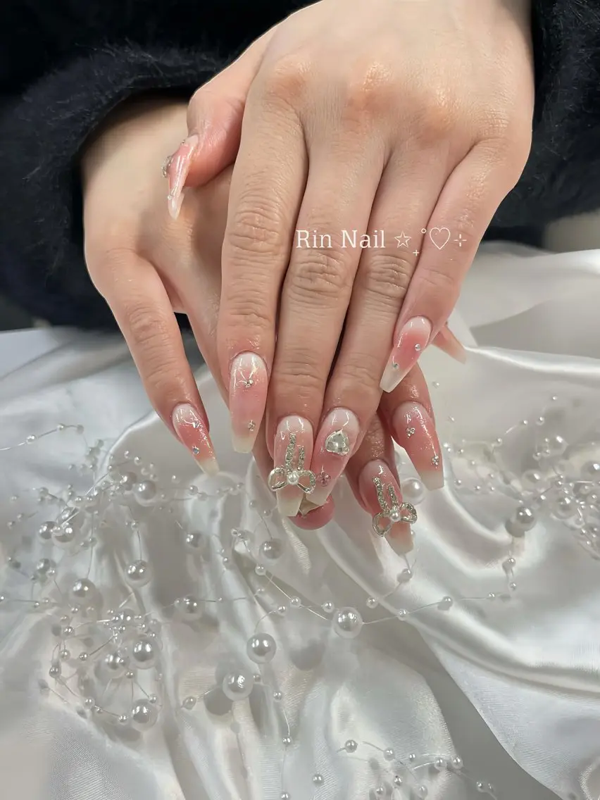 ネイル ボルドー フレンチネイル グラデーション キラキラネイル 韓国ネイル ハンドネイル Rin Nail Shinokuboのネイルデザイン