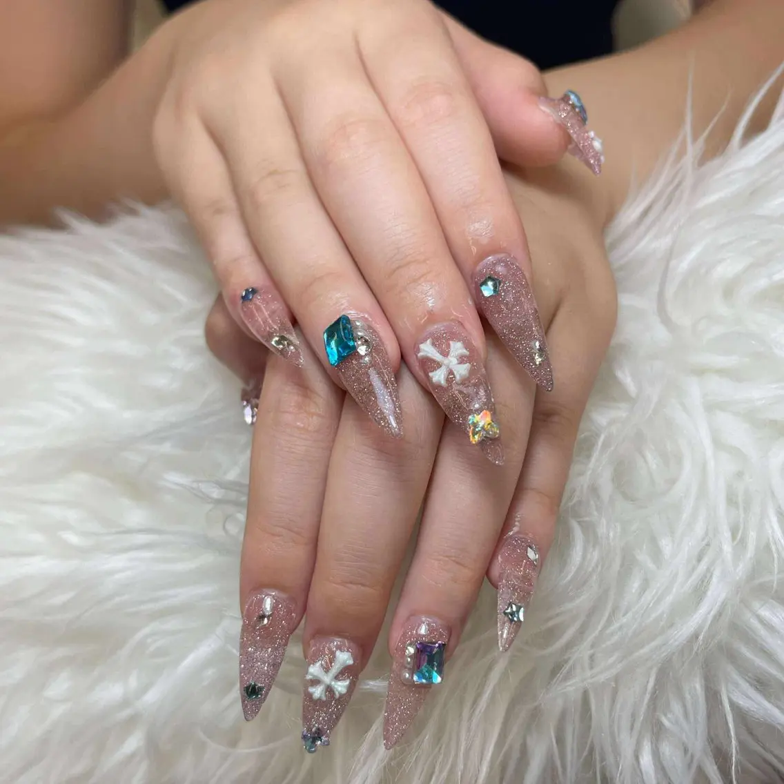 ネイル チークネイル 長さ出し フレンチネイル ジェルネイル ガラスフレンチ ハンドネイル anh nail anne🤍のネイルデザイン