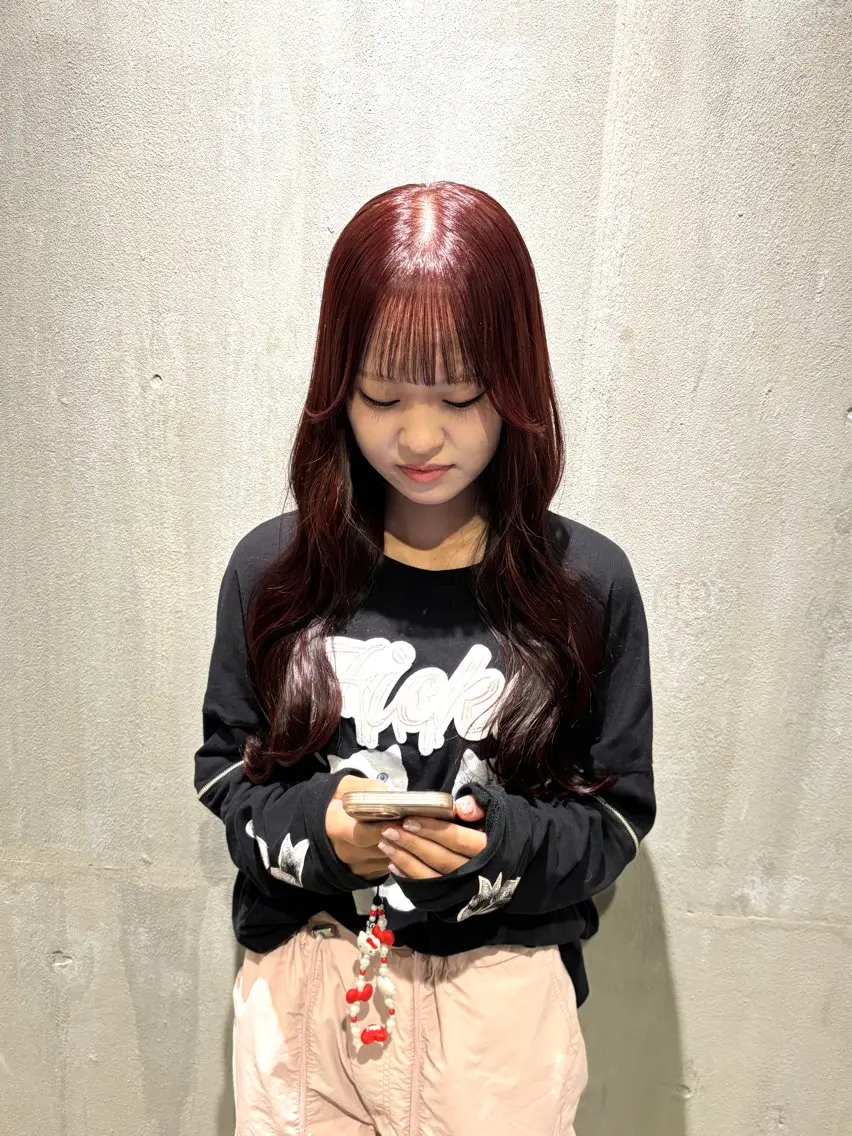 ロング カラー ボルドーカラー ヘアカラー 小木曽 里華のヘアスタイル