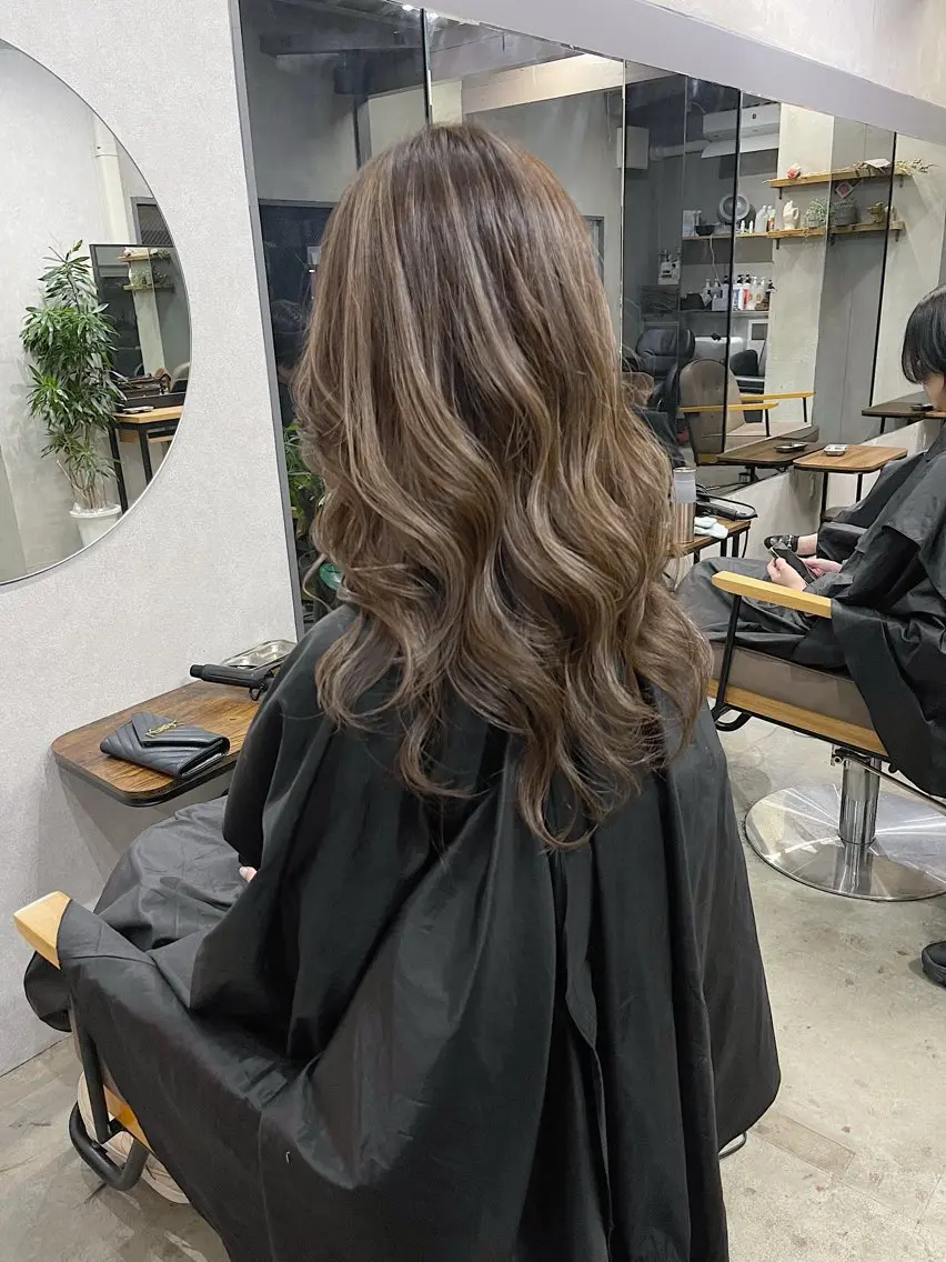 セミロング カラー ハイライトカラー ハイライト レイヤーカット カット ヘアカラー トリートメント AiM 大名　似合わせカットのヘアスタイル