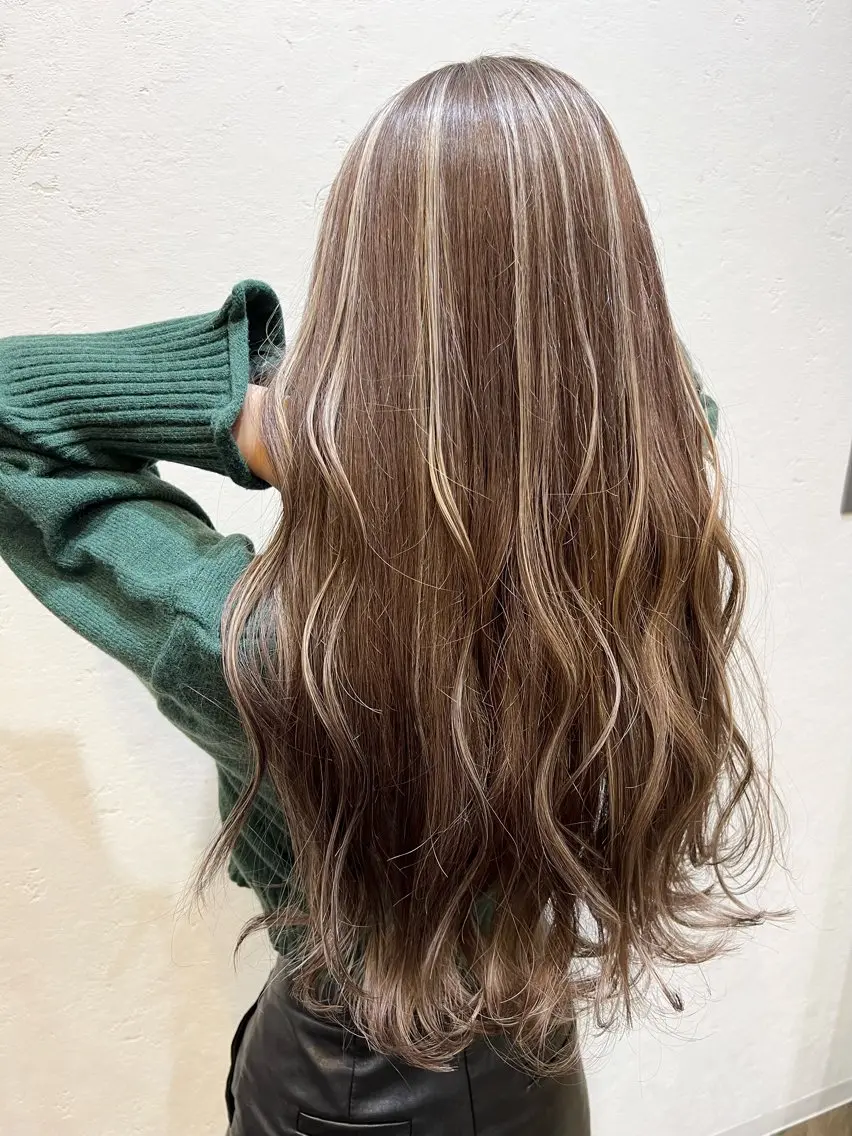 ロング カラー ヘアカラー mana .のヘアスタイル